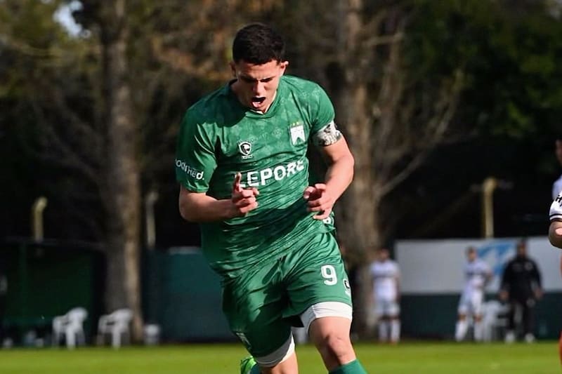 El delantero argentino defendió la camiseta de Ferrocarril Oeste en 2025. Foto: Mundo Ferro.