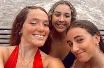 Laura de la Fuente y Máximo Menem se lucen con sus elegantes looks en Estados Unidos