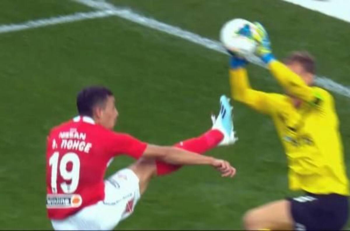 La criminal patada de Ezequiel Ponce en clásico de Moscú