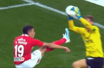 La criminal patada de Ezequiel Ponce en clásico de Moscú