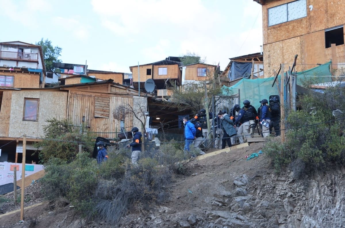 VIDEO | Así fue el procedimiento de allanamiento antidroga de la PDI en Cerro 18 de Lo Barnechea