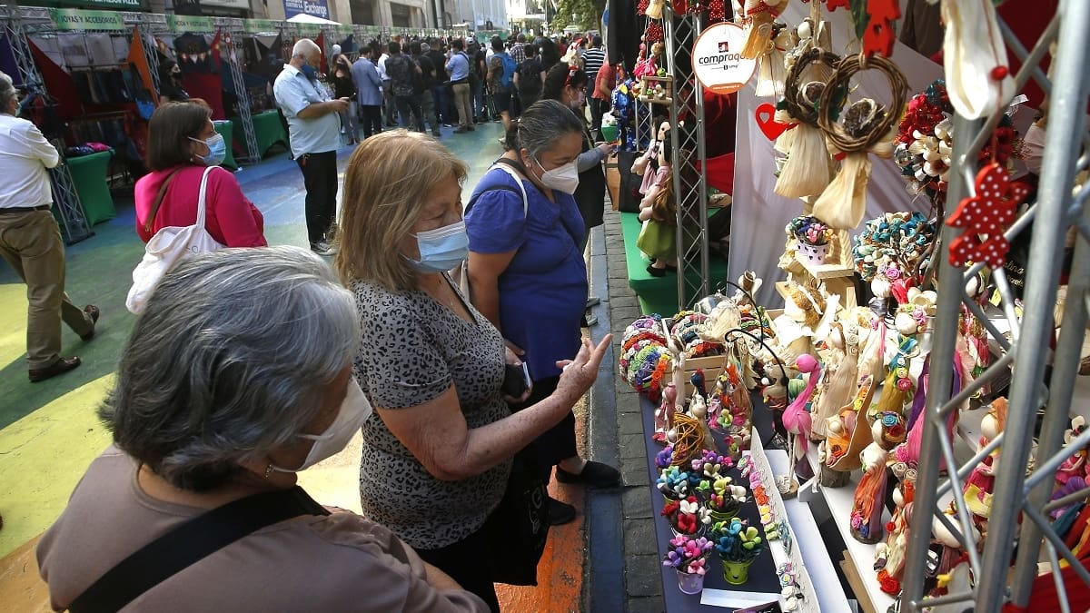 Extienden horarios de atención para las ferias navideñas en toda la Región Metropolitana