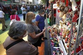 Extienden horarios de atención para las ferias navideñas en toda la Región Metropolitana