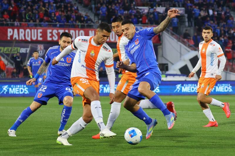 por la Liga de Primera. Foto: Aton.