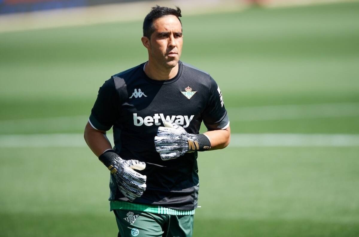 Arquero que apura a Claudio Bravo en el Betis se cortó el ligamento y fue operado
