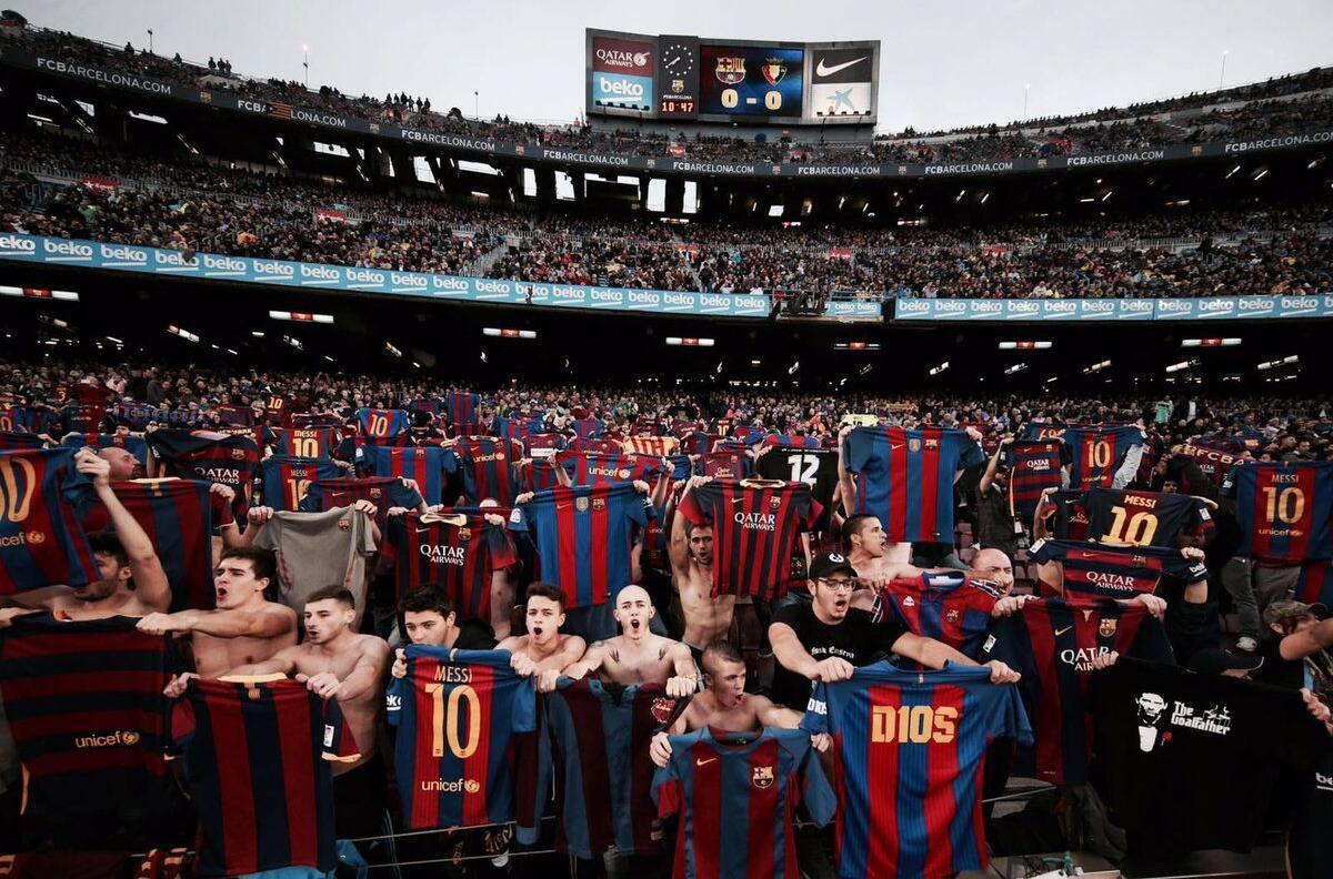 Peña de Barcelona presiona con campaña para retener a Lionel Messi