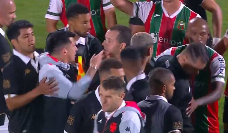 empujó a un árbitro en Vasco da Gama.