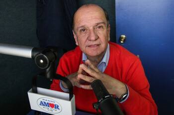 "Se entregó con compromiso y pasión en su labor": La sensible despedida de TVN a Pato Frez