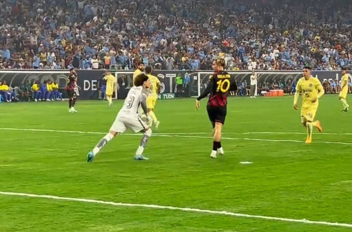 VIDEO | Memo Ochoa puso en su lugar a Jack Grealish y casi se van a los puñetazos