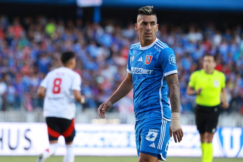 El delantero tiene un inicio de temporada complejo. Foto: Aton.