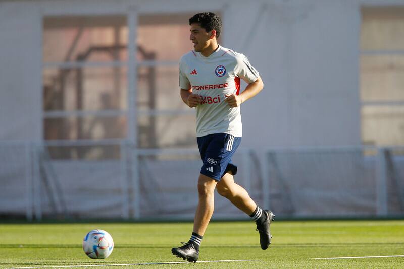 El volante de La Roja preparando el duelo amistoso ante Paraguay. Foto: Aton.