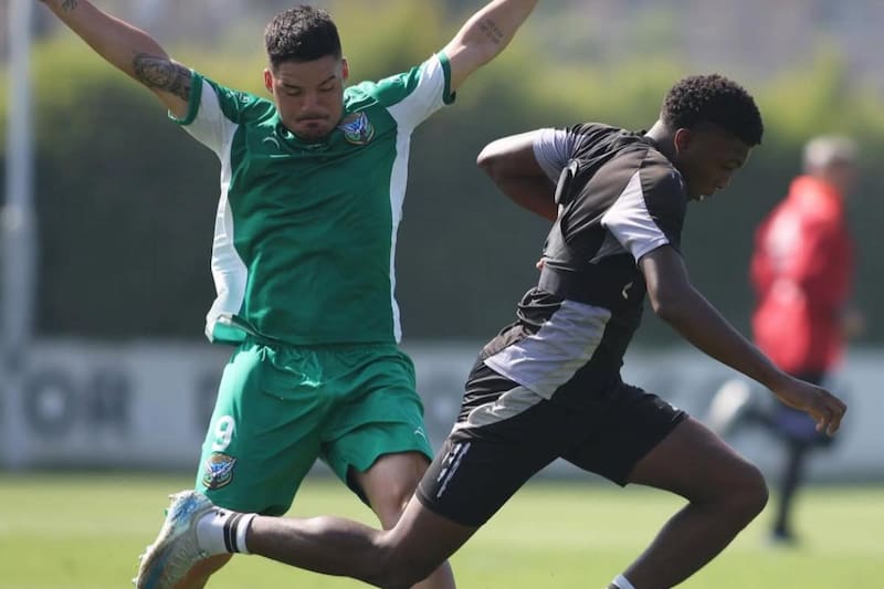 El delantero está teniendo sus primeras experiencias en el plantel adulto de Colo Colo. Foto: Colo Colo Oficial.
