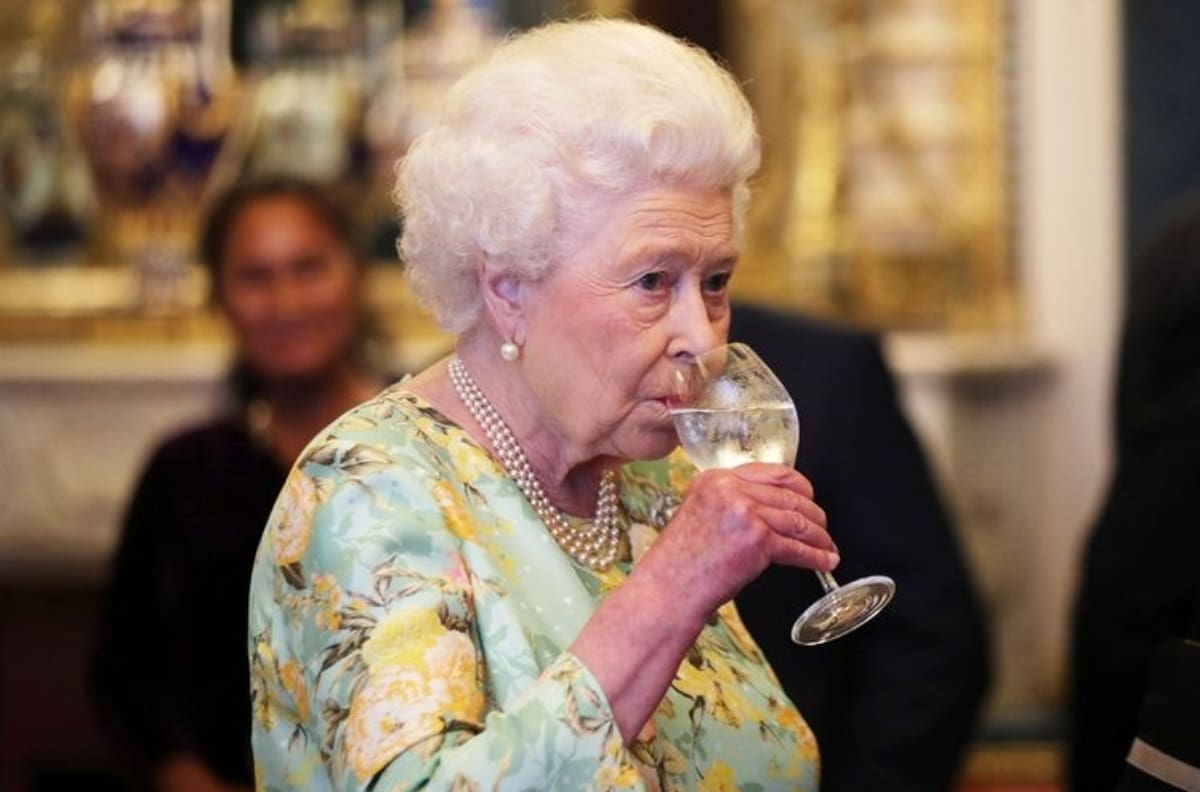La reina Isabel acaba de lanzar su propia cerveza: Vienen en dos variedades
