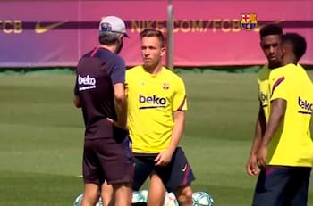 ¿Será el adiós? La charla entre Setién y Arthur en el entrenamiento del Barça