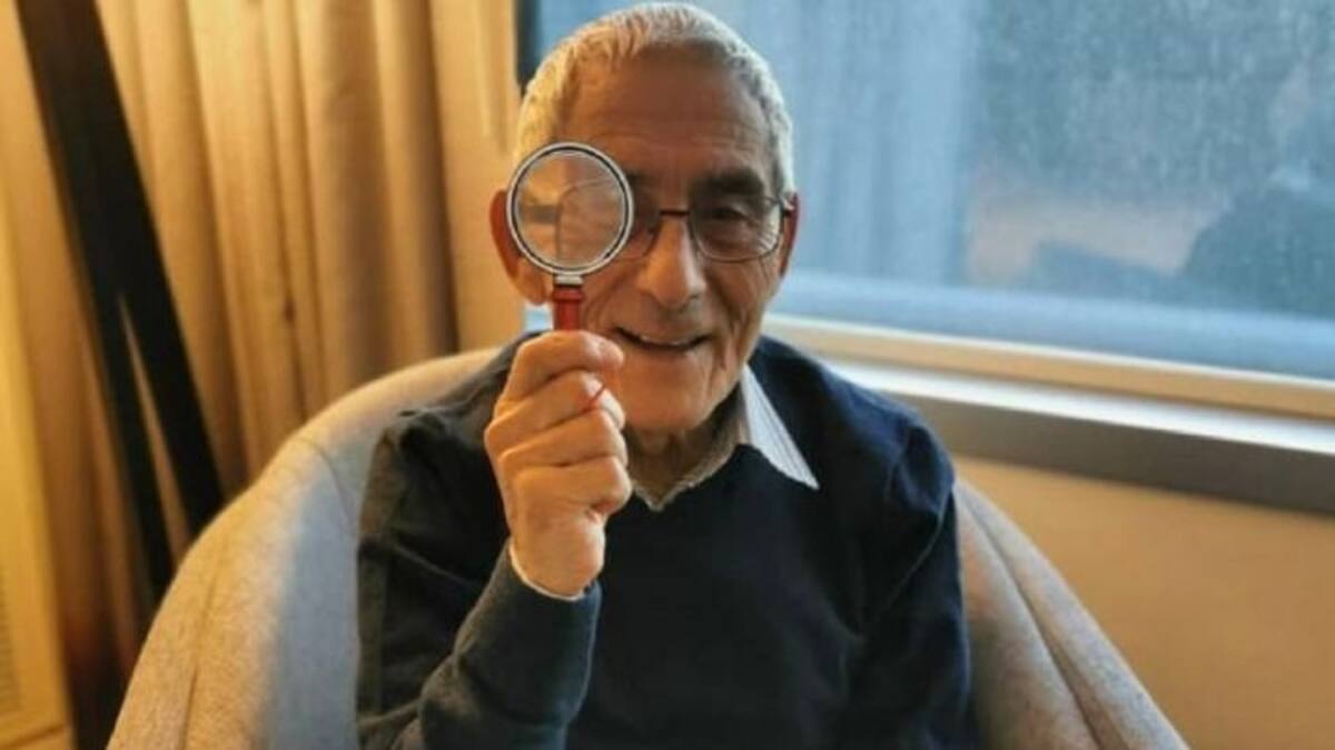 Clásico y elegante: Don Sergio Chamy, "El agente topo", deslumbra con su look en la gala de los Premios Oscar 2021