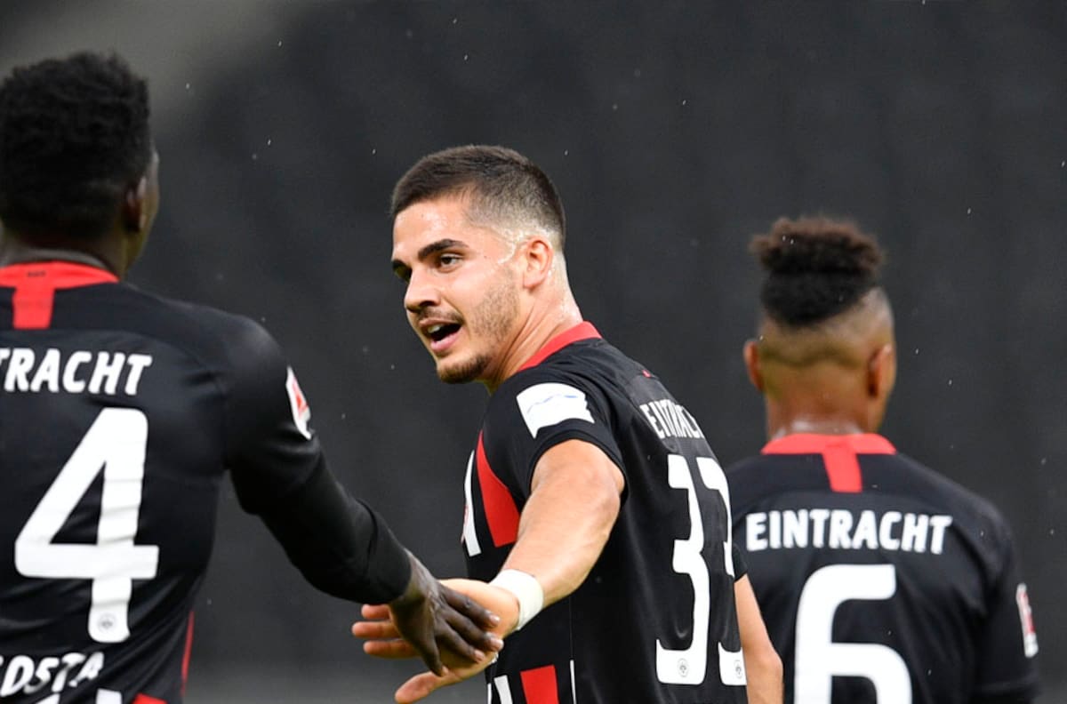 Con este gol André Silva puso en ventaja al Frankfurt sobre Schalke 04