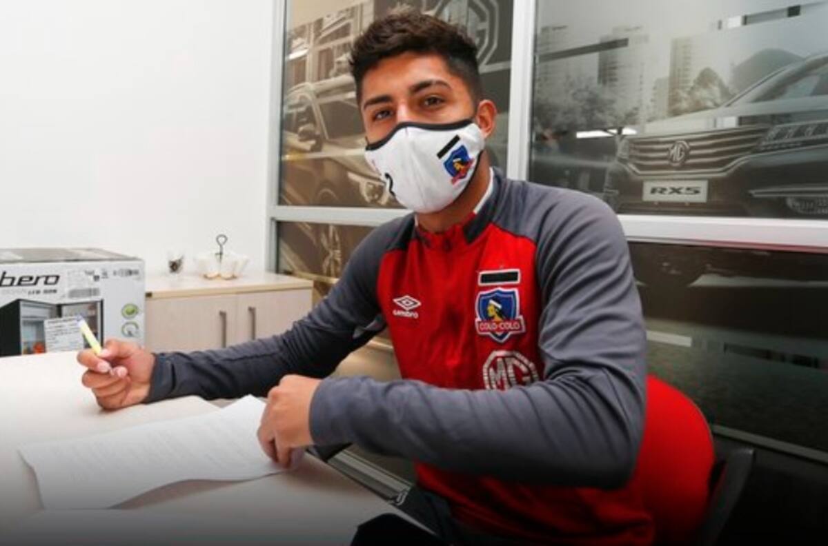 Cuatro jugadores juveniles firmaron contrato en Colo Colo