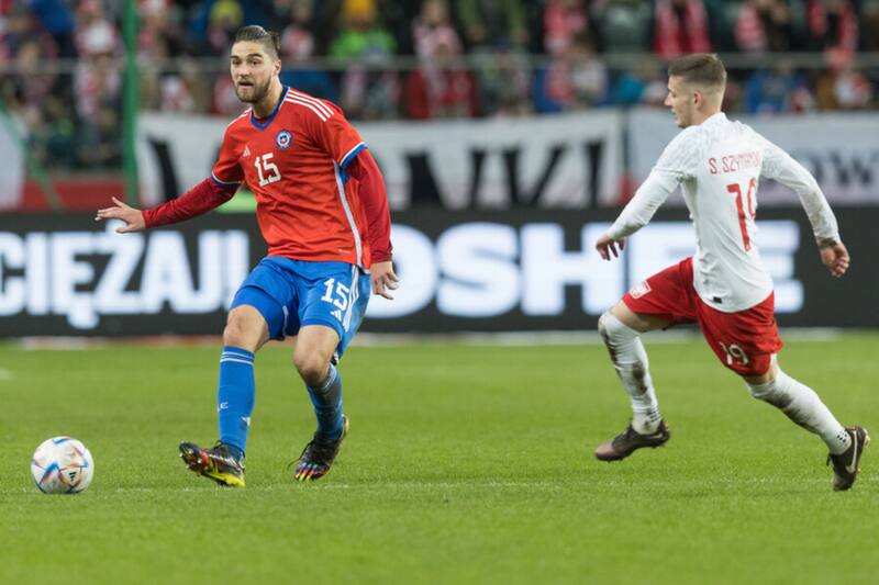 Francisco Sierralta jugando por la selección chilena (Foto: Photosport)