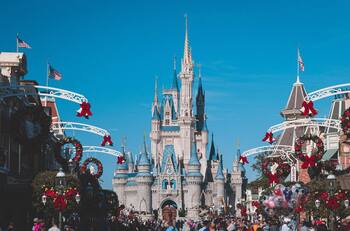 VIDEO | No todo es felicidad: Intensa pelea entre dos familias en Disney World dejó un hospitalizado