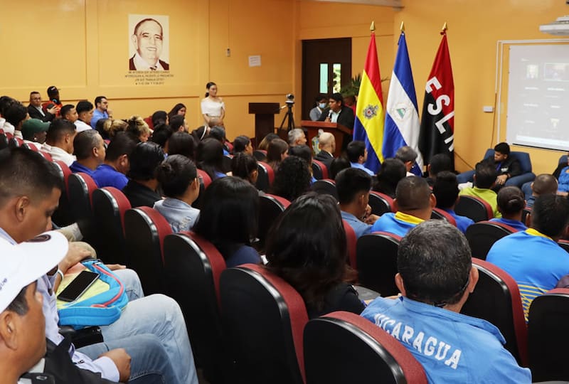 Marco Antonio Figueroa participó de un simposio sobre metodología del deporte en la Universidad Nacional Autónoma de Nicaragua. (Foto: UNAN)