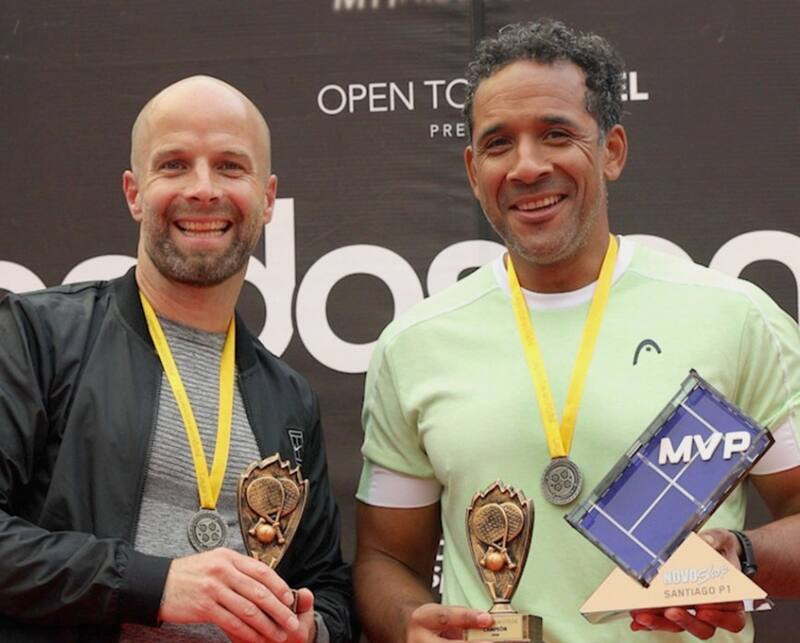 . Campeones defensores.