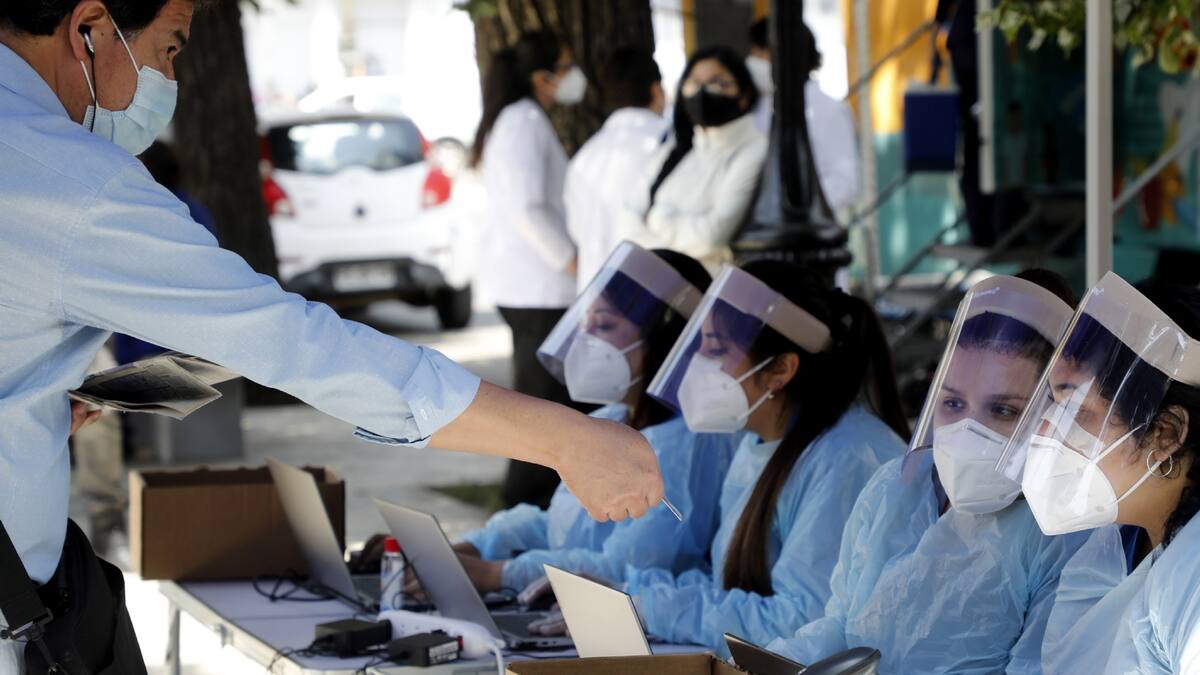 Informe COVID-19: Casos nuevos siguen a la baja con 1.227 y se registraron 33 muertes este miércoles