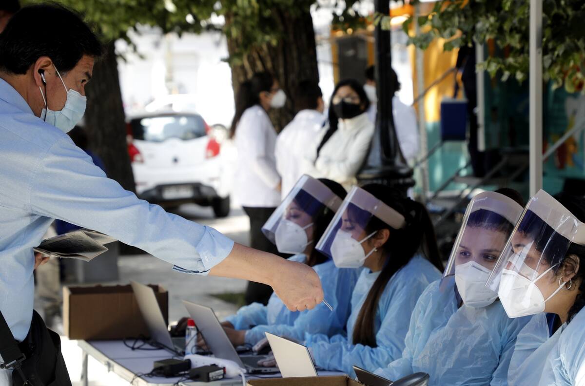 Informe COVID-19: Casos nuevos siguen a la baja con 1.227 y se registraron 33 muertes este miércoles