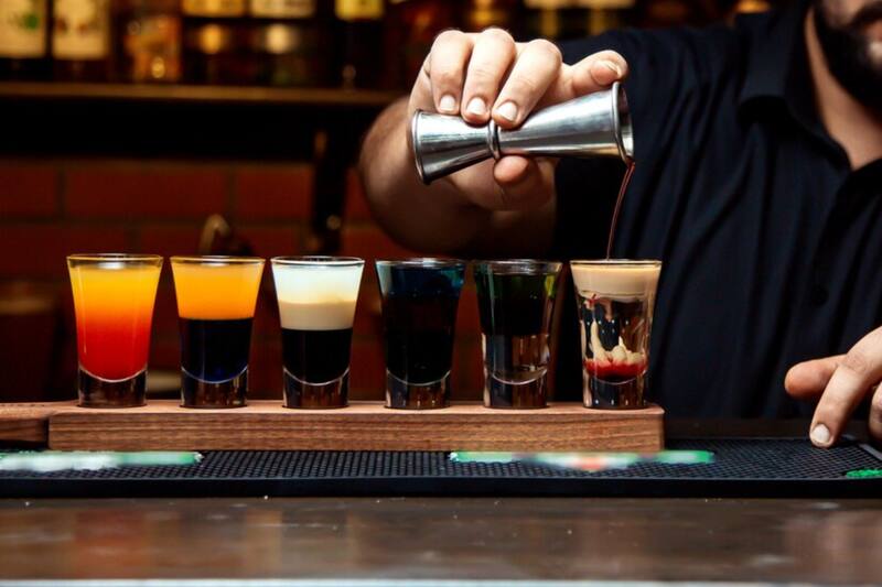 Conoce los mejores bares del mundo en 2024.
