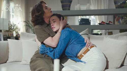 Las actrices personifican a Ignacia y Bernardita, respectivamente.