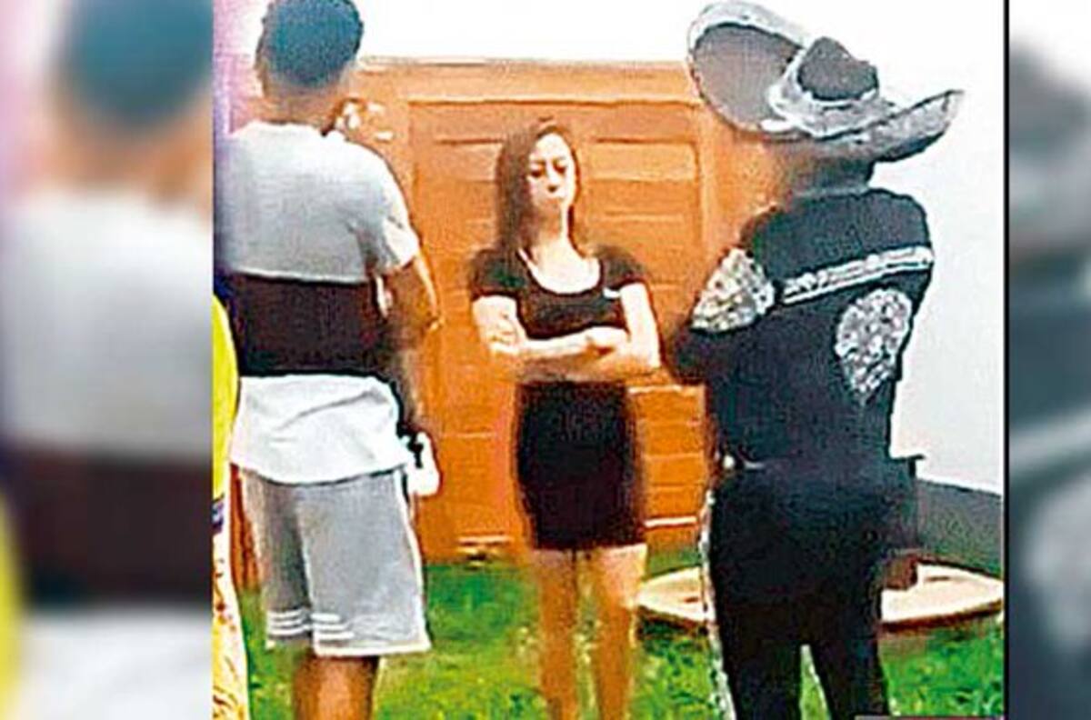 Gallese pidió perdón por infidelidad con mariachi y la cara de su mujer lo dice todo