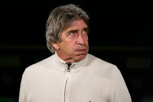 El entrenador chileno podría perder a Sergio Canales.