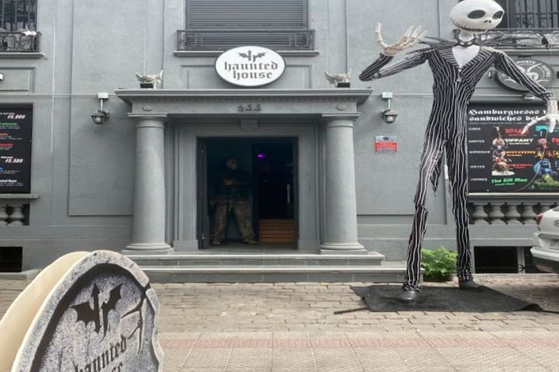 Adicional al rincón de Stranger Things, esta casa del terror cuenta con más espacios ambientados. Foto: Google Maps.