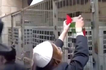 VIDEO | Más de 70.000 de israelíes manifiestan contra el gobierno de Benjamin Netanyahu: Izaron bandera Palestina