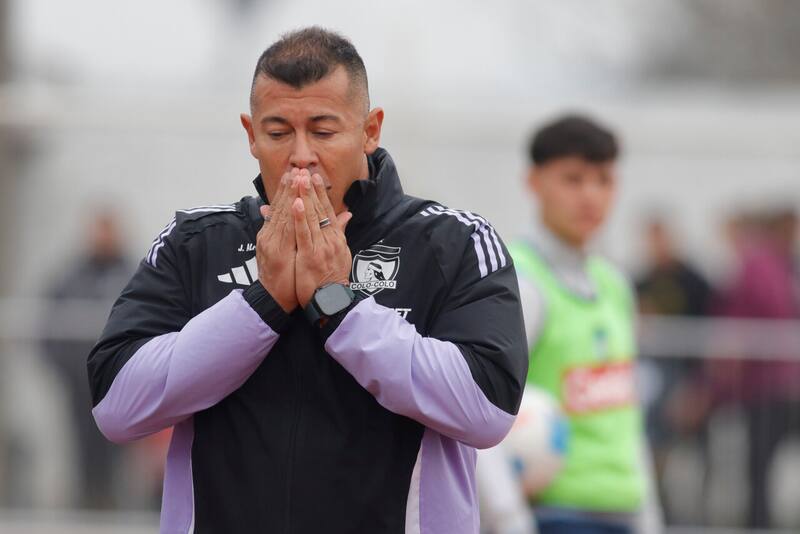 El estratega argentino no seguirá al mando de Colo Colo.