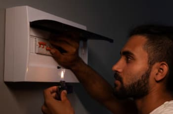 Enel confirma cortes de luz programados en la Región Metropolitana: Estas comunas no tendrán suministro el 5 de febrero