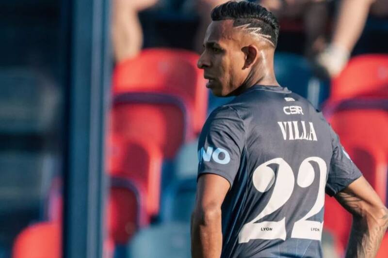 jugando por Independiente Rivadavia en Argentina.