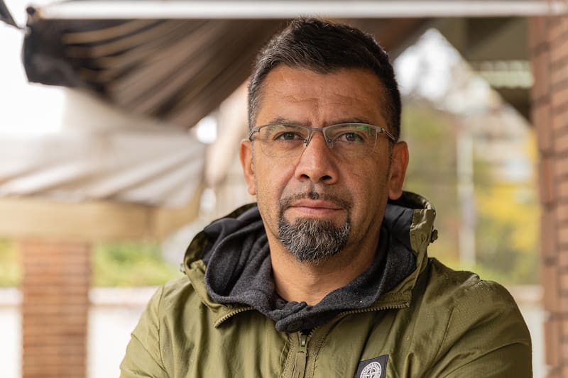 "Allá no basta con haber jugado fútbol profesional. El que no estudia, no tiene posibilidades de obtener el título".