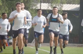 VIDEO | Visiblemente con molestias: refuerzo de la UC preocupa a los hinchas por este registro