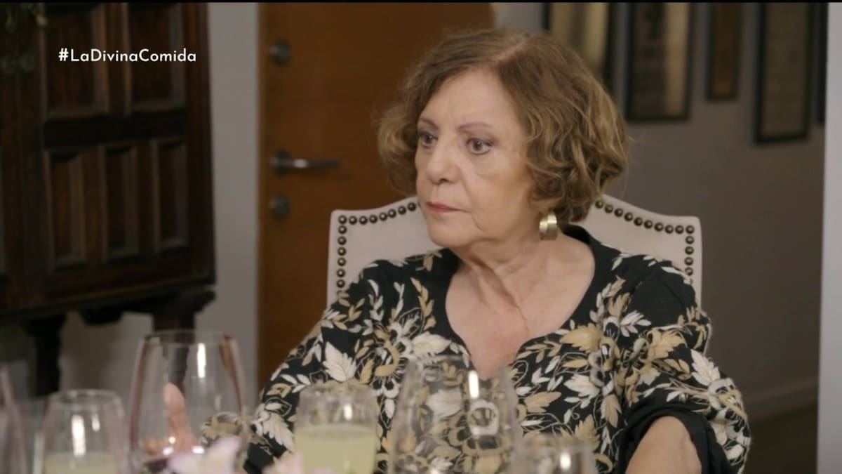 "Le clava siete milímetros del corazón y el pulmón": María Elena Duvauchelle se emociona al recordar el violento asesinato de su hermano, Héctor