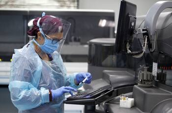 Investigadores confirman que vacuna de Oxford y AstraZeneca es segura y eficaz contra el Covid 19