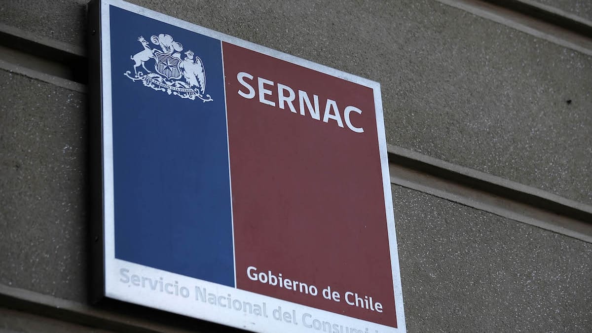 Por no querer pagar: Sernac demandó a Cencosud por compensación de colusión de los pollos
