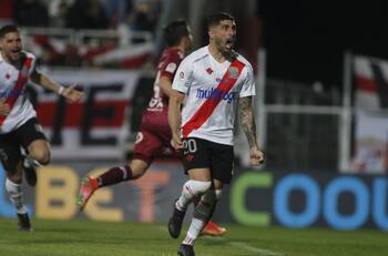 Curicó Unido no le pierde pisada a Colo Colo tras derrotar en casa a La Serena