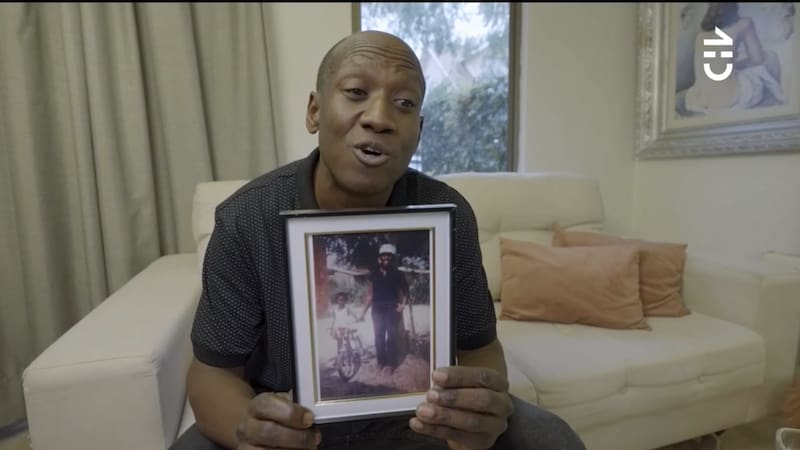 Maluco mostró fotografías de su niñez.