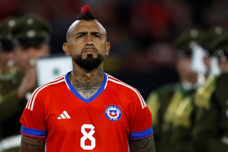 Con la camiseta de la Selección Chilena