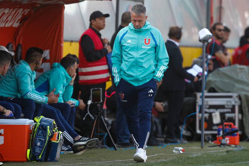 El dolor de cabeza que atormenta a Gustavo Álvarez en la U: tres jugadores como solución y un tapado. Foto: Aton.