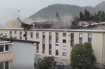 VIDEO | Tormenta en Eslovenia: Fuertes vientos arrancaron techos de decenas de casas y edificios