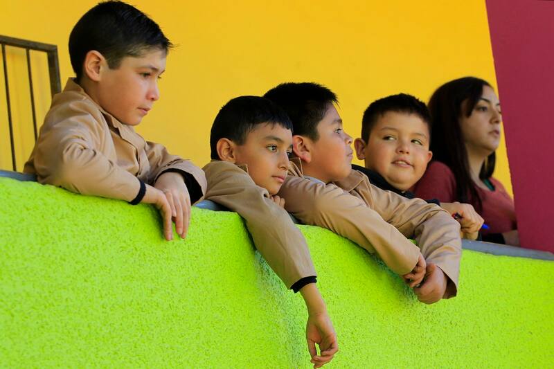 Valparaiso, 05 marzo 2019.
El alcalde de Valparaiso, Jorge Sharp, da la partida al ao escolar 2019 recibiendo a los alumnos de la Escuela America de Playa Ancha.
Sebastian Cisternas/ Aton Chile.
