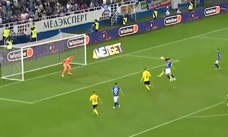 convirtiendo gol por el Baltika ante Rostov.