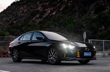 Test Drive GAC Empow, un sedán con alma de hot hatch