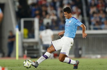 ¿Y la tarjeta roja? El terrible codazo que le dieron a Rodri en partido del City